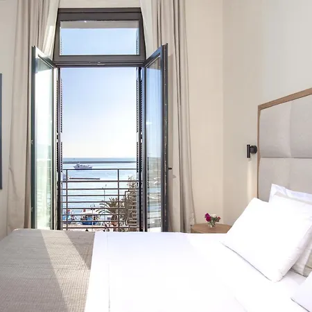 Epicure Hotel *