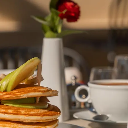 Epicure Hotel *
