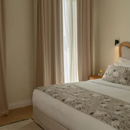 Epicure Hotel *
